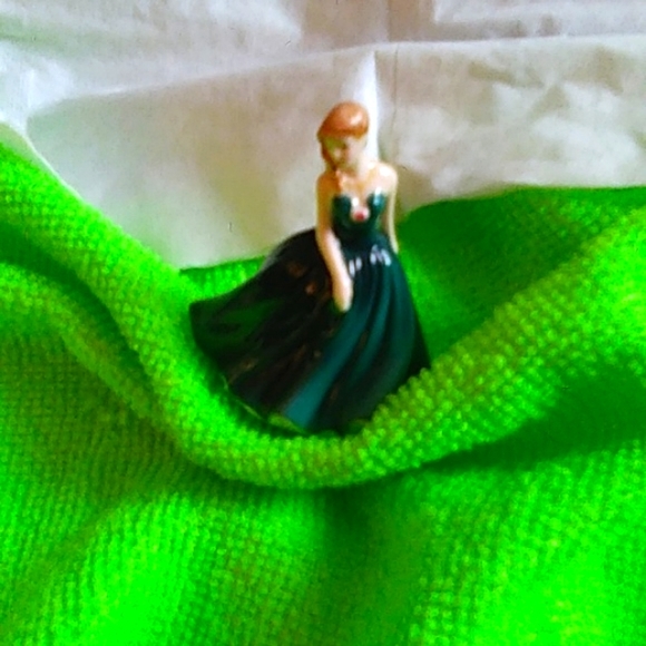 Mini Royal Dolton Figurine (Sarah) - Picture 4 of 13